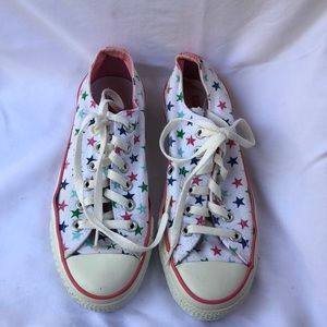 Woman’s star Converse